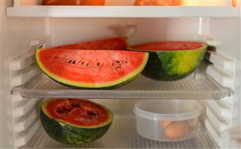   منها البطيخ.. 5 أطعمة احذر  وضعها في الثلاجة