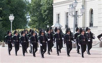   الحرس الملكي النرويجي يوقف 30 شخصا عن الخدمة بسبب «المخدرات»