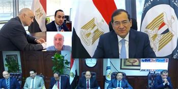 وزير البترول يتابع خطة التوسع في استخدام الغاز الطبيعى كوقود في السيارات