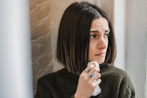 دراسة علمية.. لماذا تبكي المراة أكثر من الرجل؟
