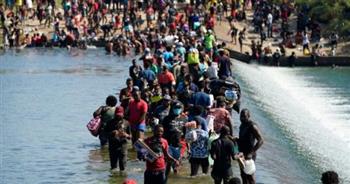   وصول قارب شراعى يحمل عشرات المهاجرين إلى جزيرة «كيثيرا» اليونانية