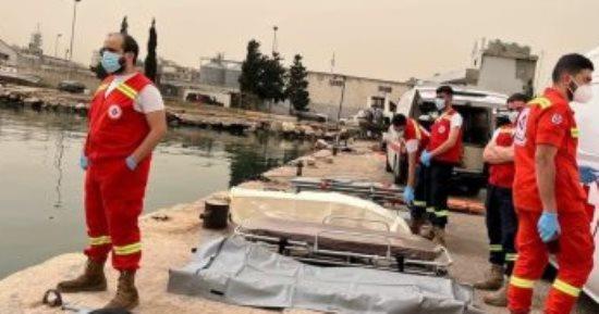 القوات البحرية اللبنانية تشارك مع غواصة أجنبية في سحب المركب الغارق قبالة طرابلس