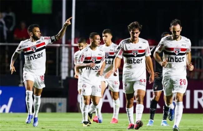 ساو باولو يكمل أضلاع المربع الذهبي لكأس البرازيل