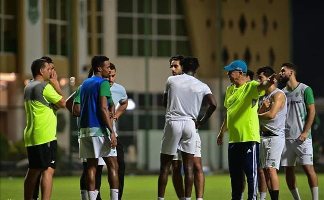 عمر يستقر على 21 لاعب لمباراة البنك الأهلي