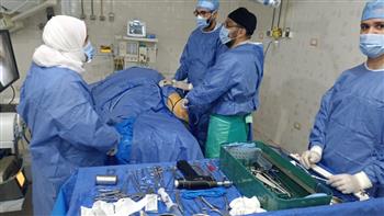   حياة كريمة.. إجراء ٢٣ عملية منهم ٥ عمليات متقدمة في مناظير جراحة العظام بأبو حمص