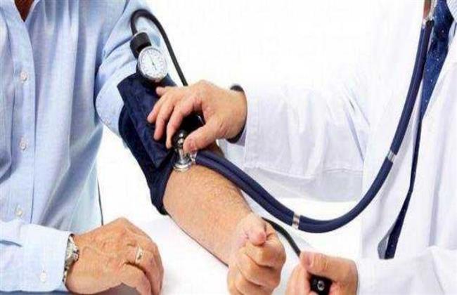 حسام موافي يكشف عن مرض نادر يسبب انخفاض الضغط