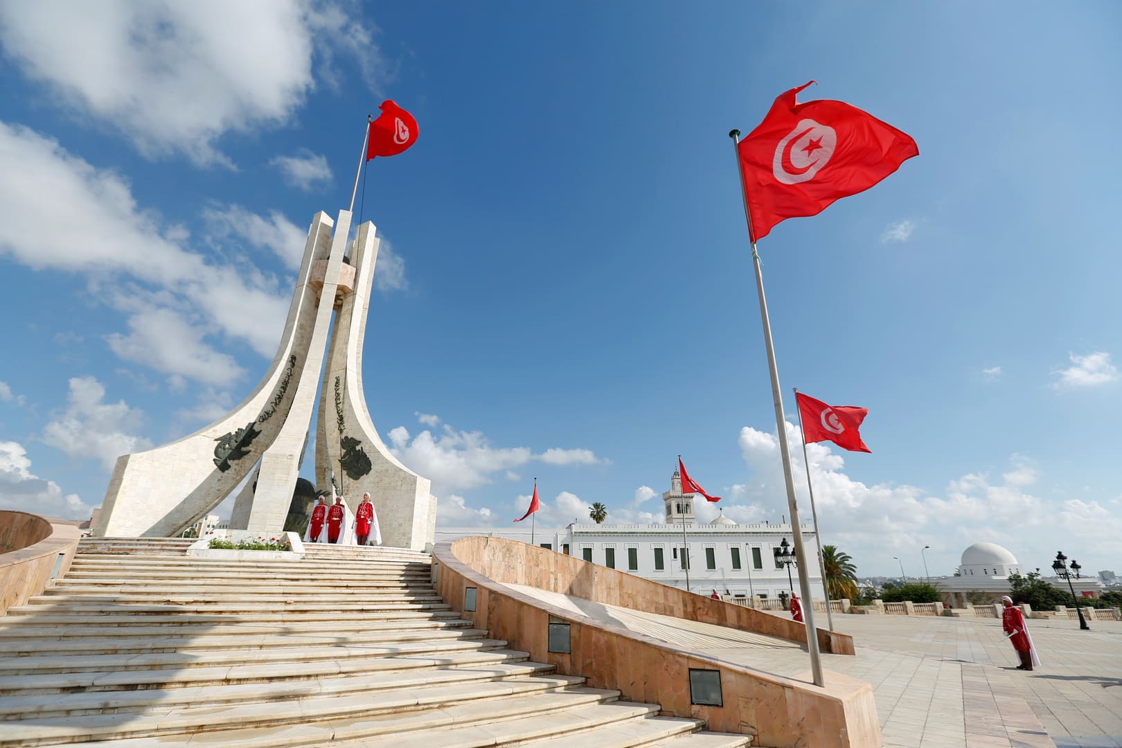 وزير الاقتصاد التونسي يبحث مع السفير الياباني الفعاليات الاقتصادية لمؤتمر «تيكاد 8»