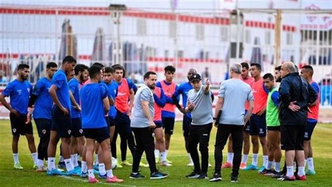 فيريرا يهنئ لاعبى الزمالك بالفوز على بيراميدز 