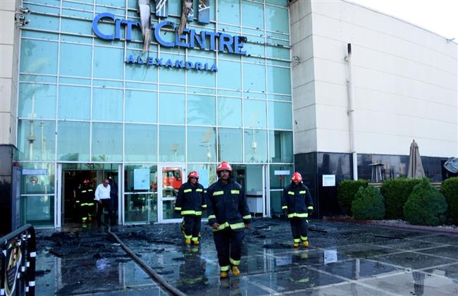 النيابة العامة تعاين موقع حريق كارفور فى الإسكندرية