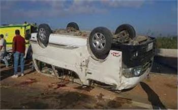 إصابة 13 شخصًا من أسرة واحدة إثر إنقلاب سيارة ميكروباص بالبحيرة
