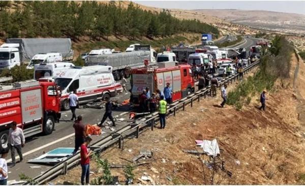 بينهم 4 من الكادر الصحي.. مصرع 16 شخصا في حادث مروري جنوب «تركيا»