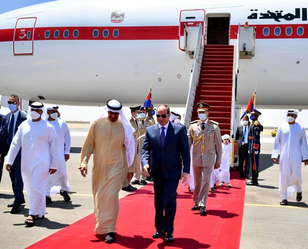 الرئيس السيسي يستقبل نظيره الإماراتى