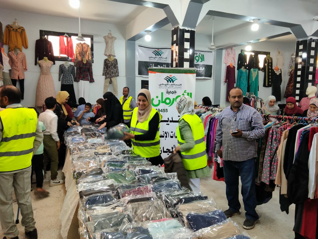 «أورمان البحيرة».. توزيع 6 آلاف قطعة ملابس بـ 10 قرى بمركزي أبو المطامير وأبو حمص