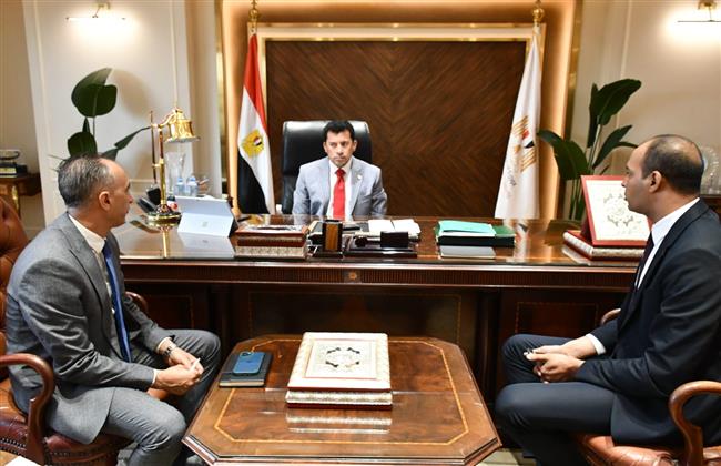 وزير الرياضة يُحفز شباب الطائرة قبل نهائي البطولة الإفريقية غدًا عبر الفيديو كونفرانس
