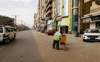 رفع 300 طن قمامة وأتربة من الشوارع والميادين والطرق الرئيسية بالمنصورة
