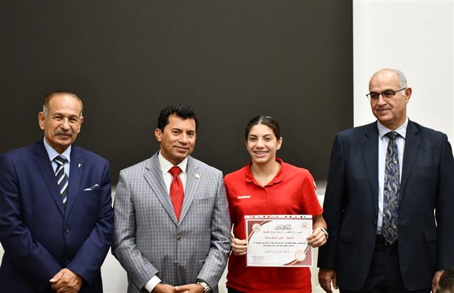 أشرف صبحي للاعبات منتخب ناشئات اليد: أنتم مستقبل كرة اليد النسائية