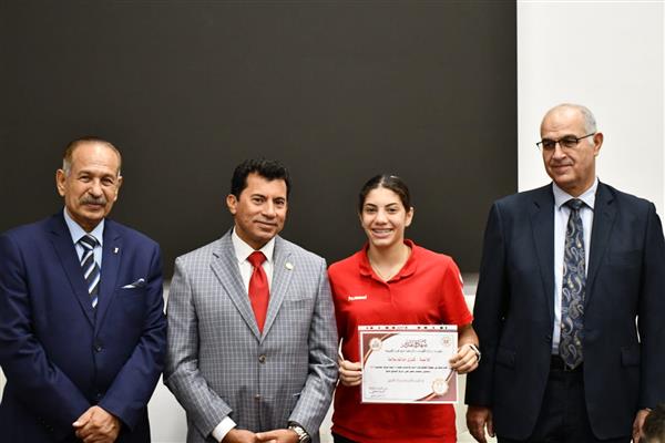 أشرف صبحي للاعبات منتخب ناشئات اليد: أنتم مستقبل كرة اليد النسائية