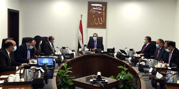رئيس الوزراء يلتقي وزيري الطيران والسياحة لاستعراض ملفات العمل المشتركة بين الوزارتين