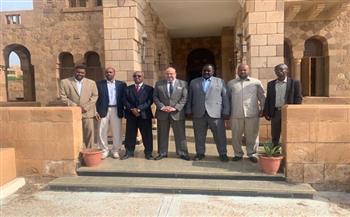   السفير المصري لدى السودان يستقبل والي الولاية الشمالية