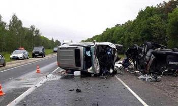   مقتل 16 شخصا جراء تحطم حافلة صغيرة بين شاحنتين فى روسيا