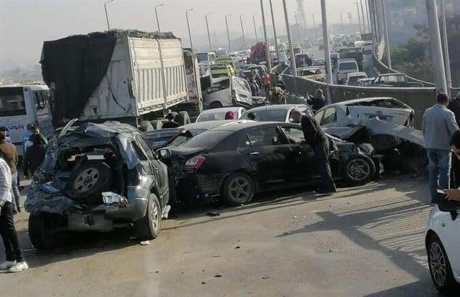 «تريلا» تطيح بـ 6 سيارات ملاكي أعلى الطريق الدائري بـ«الجيزة»