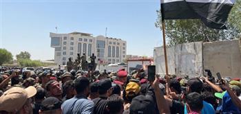 العراق.. متظاهرون يبدأون الاعتصام أمام مبنى مجلس القضاء وسط بغداد
