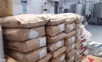 "تموين الشرقية " تضبط منتجات مجهولة المصدر بمصنعين