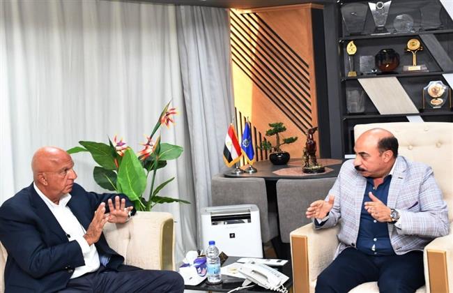 محافظ أسوان يستعرض مشروع دواجن التسمين خلال لقاءه برئيس أكبر الشركات الداجنة والغذائية