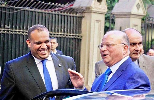 محافظ القاهرة يبحث المشكلات الخاصة بالمستثمرين والمناطق الصناعية