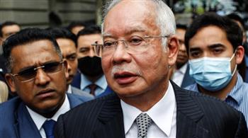   لقضاء مدة عقوبتة.. نقل الرئيس الوزراء الماليزى السابق إلى السجن  
