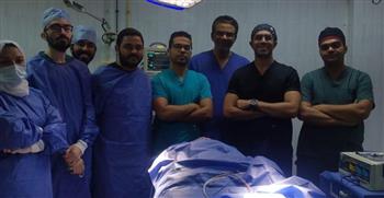   مستشفي سوهاج الجامعي تجري عملية جراحية لبناء ملامح وجه لطفلة من اليمن 