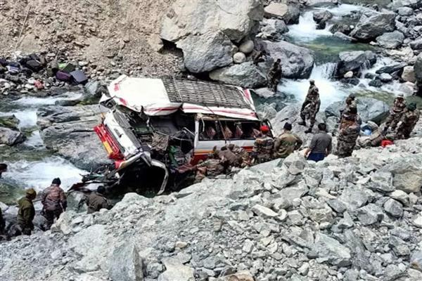 20 شخصا فى باكستان لقوا حتفهم نتيجة حادث تصادم