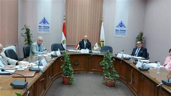 رئيس جامعة بنها يترأس لجنة اختيار عميد كلية الآداب