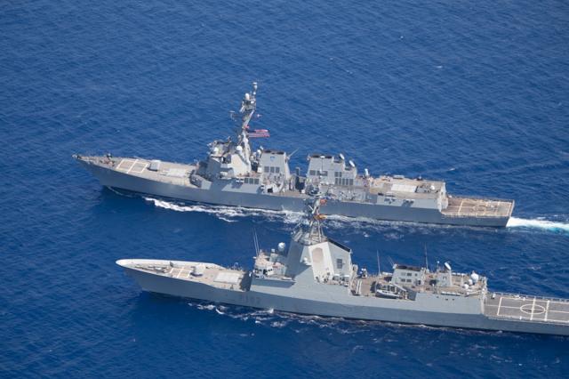 القوات البحرية تنفذ تدريبا بحريا عابرا مع البحرية الأمريكية والأسبانية