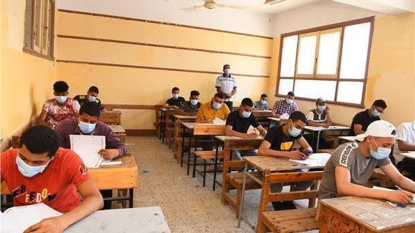 طلاب الثانوية العامة «دور ثان» يؤدون اليوم امتحاني الكيمياء والجغرافيا