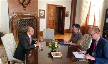   سفير مصر في براج يلتقي رئيسة البرلمان التشيكي