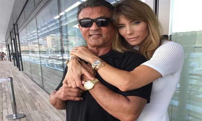 بعد طلبها الطلاق من ستالون.. من هي جينيفر فلافين؟ 