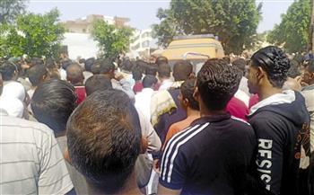 الآف المواطنون بأسيوط يشيعون جثامين 4 أطفال