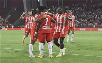 ألميريا يفوز على إشبيلية 2-1 في الدوري الإسباني