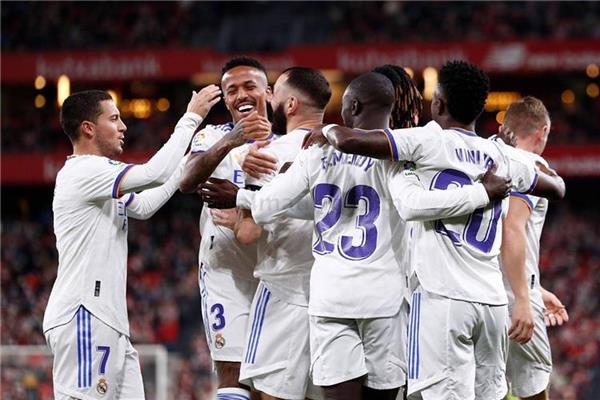 بنزيما وفينيسيوس في مقدمة التشكيلة المتوقعة لريال مدريد أمام إسبانيول