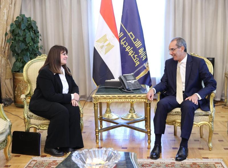 وزيرا الهجرة والاتصالات وتكنولوجيا المعلومات يبحثان أهم ملفات التعاون المشتركة
