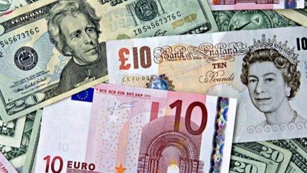 الجنيه الإسترليني ينخفض مقابل الدولار الأمريكي