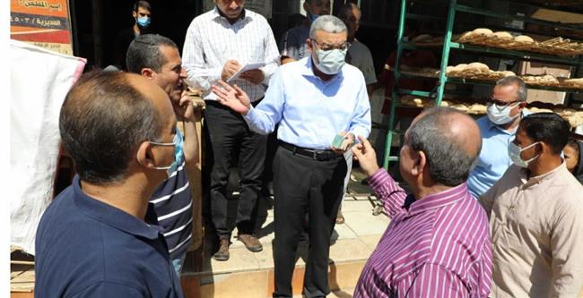 محافظ المنيا يقود جولة مفاجأة على عدد من المخابز البلدية ومحال الجزارة