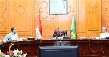 محافظ الإسماعيلية يطالب بالاستفادة من عمل الوعَّاظ داخل المؤسسات لمواجهة الأفكار الهدامة