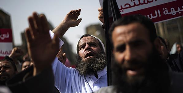 يرتدون أقنعة شتى لإخفاء مشروعهم الممول.. «السلفيون الجدد»  من المساجد للسوشيال ميديا