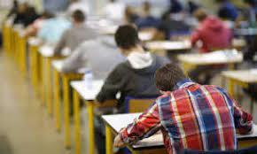 طلاب الثانوية العامة دور ثان يؤدون اليوم امتحان الفلسفة والاحياء والاستاتيكا