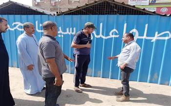رئيس مجلس مدينة دشنا شمال قنا يتابع أعمال تجديد وتشغيل الأكشاك التجارية
