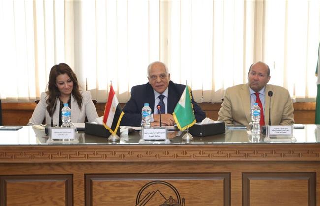 محافظ الجيزة يترأس اجتماع اللجنة التنفيذية للمبادرة الوطنية للمشروعات الخضراء الذكية بالجيزة