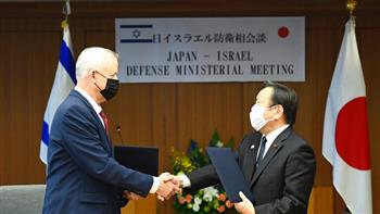   وزير الدفاع الإسرائيلي يوقع اتفاقية لتعزيز التعاون مع اليابان