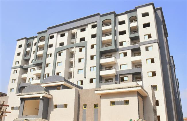 محافظ الغربية يتفقد عمارات الإسكان الاجتماعي بطنطا ومشروعات التطوير بكفر الزيات 